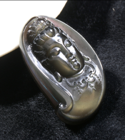 冰种黑曜岩观音头挂坠 规格6.5×3.3×1.3mm 重量 39.23克 编码 80002326