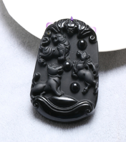 冰种黑曜岩(虎)(马)(狗)挂坠 规格55*38mm 重量 // 编码 90000397