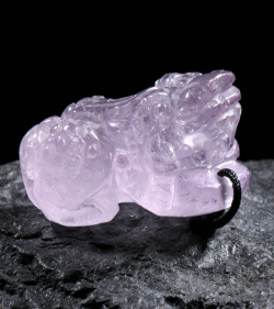 紫晶皮丘挂坠 规格42*20.mm 重量 12.56克 编码 90000637
