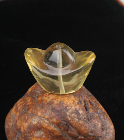 黄晶元宝形挂坠 规格39*26*20mm 重量 /克 编码 52000270