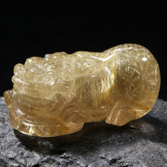 泰晶皮丘挂坠 规格41*19*mm 重量 26.08克 编码 82200184