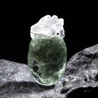 绿幽灵特色雕刻挂坠 规格35*19*13mm 重量 // 编码 82200383