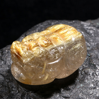 泰晶皮丘挂坠 规格26*18*14mm 重量 10.2克 编码 82200538