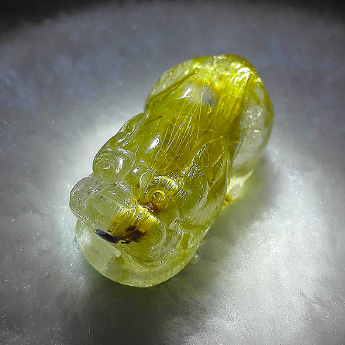 泰晶皮丘挂坠 规格36*18*14mm 重量 13.4克 编码 92102734