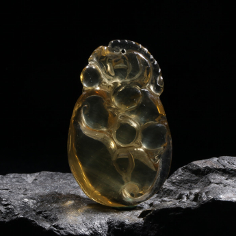 冰种黄晶特色挂坠 规格55*34*15mm 重量 28.73克 编码 93001009