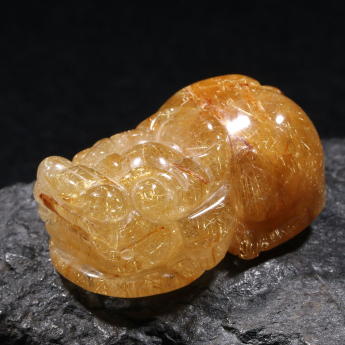 金发晶皮丘挂坠 规格２８*２５mm 重量 29.17克 编码 92200747