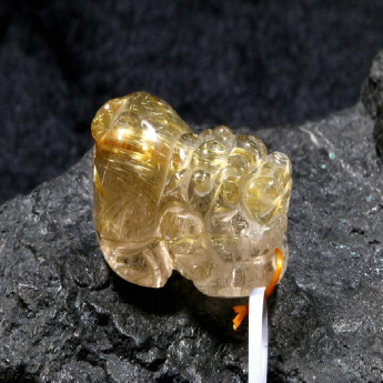 泰晶皮丘挂坠 规格3.8×2.1×1.65mm 重量 21.58克 编码 89000352