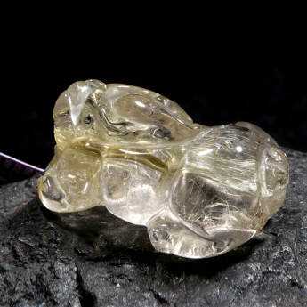 泰晶皮丘挂坠 规格32*16*13mm 重量 11.57克 编码 92000809