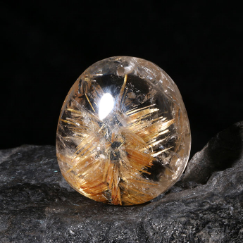 泰晶特色挂坠 规格3×2.7×1.3mm 重量 18.73克 编码 93000363