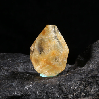 泰晶特色挂坠 规格2.8×1.6×0.85mm 重量 5.66克 编码 93000801