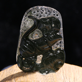 幽灵俏色挂坠 规格40*28.5*11mm 重量 18.58克 编码 92103148