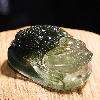 幽灵俏色挂坠 规格34*29*16mm 重量 20.25克 编码 92103162