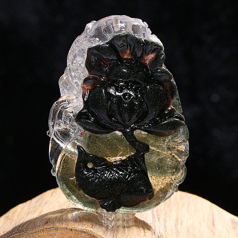 幽灵俏色挂坠 规格54*37*13mm 重量 37.24克 编码 92103172