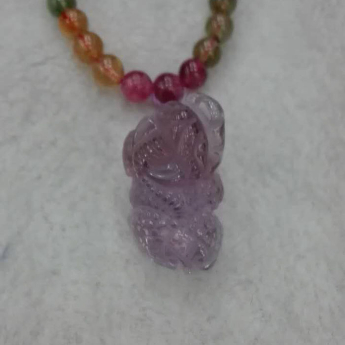 紫晶皮丘挂坠 规格(长28.5*宽19*厚14）重11.58克mm 重量 // 编码 92102492