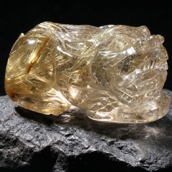 泰晶皮丘挂坠 规格５１*２５mm 重量 60.28克 编码 82200226