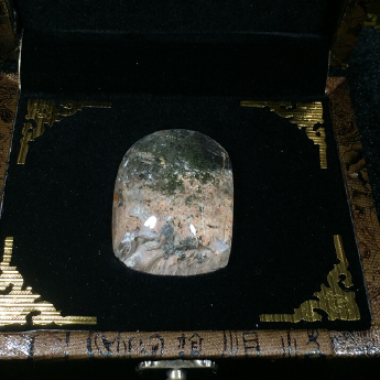 花幽灵原矿石摆件(1件套、带盒）(水晶大王收藏)规格61*45重量155g编号19002716