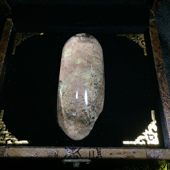 花幽灵原矿石摆件(1件套、带盒）(水晶大王收藏) 规格130*52/ 重量 391克 编码 19002798