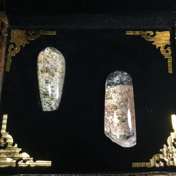 花幽灵原矿石摆件(2件套、带盒）(水晶大王收藏)规格55*21重量56g编号19002899