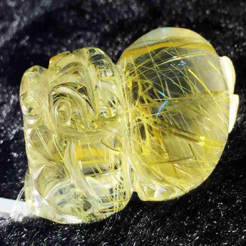 泰晶皮丘挂坠（板金） 规格34*12*16mm 重量 18.43克 编码 92201971