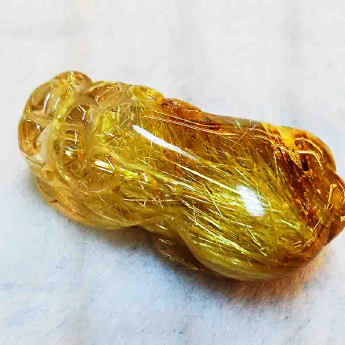 泰晶皮丘挂坠 规格30*15*11mm 重量 20.1克 编码 92102736