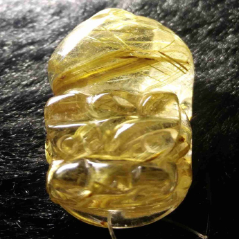 泰晶皮丘挂坠（板金） 规格30*16*13mm 重量 10.8克 编码 92202053