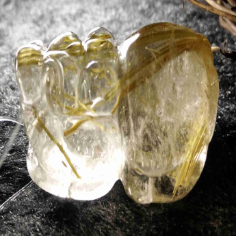 泰晶皮丘挂坠（板金） 规格3.3×1.75×1.55mm 重量 15.05克 编码 92202054