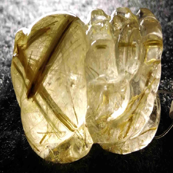 泰晶皮丘挂坠（板金） 规格32*20*16mm 重量 17.58克 编码 92202257