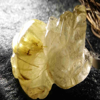 泰晶皮丘挂坠（板金） 规格3.3×1.9×1.6mm 重量 /克 编码 92202262