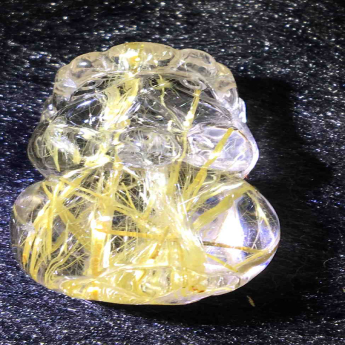 泰晶皮丘挂坠 规格26*14mm 重量 16.43克 编码 92202321