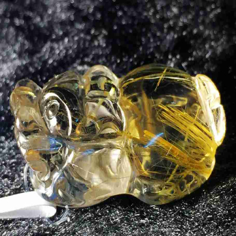 泰晶皮丘挂坠 规格33*20*13mm 重量 13.12克 编码 92202340