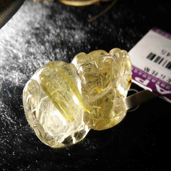 泰晶皮丘挂坠 规格/mm 重量 9.6克 编码 92202345