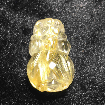 泰晶皮丘挂坠 规格32*19*14mm 重量 12.47克 编码 92202384