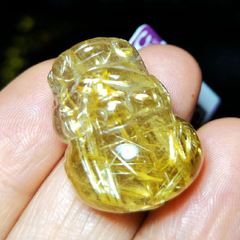 泰晶皮丘挂坠 规格24*16*15mm 重量 10.19克 编码 92202433