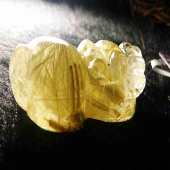 泰晶皮丘挂坠 规格/mm 重量 15.51克 编码 92202437