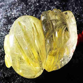 泰晶皮丘挂坠 规格/mm 重量 16.18克 编码 92202448