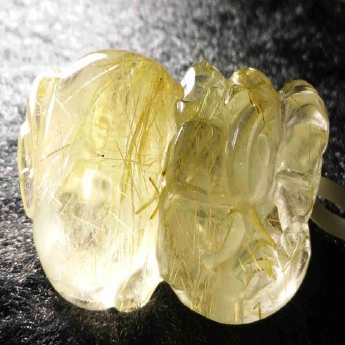 泰晶皮丘挂坠 规格38*21*14mm 重量 18.46克 编码 92202458