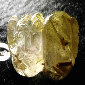 泰晶皮丘挂坠 规格/mm 重量 12.61克 编码 92202460