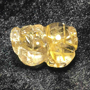 泰晶皮丘挂坠 规格29*18*14mm 重量 10.86克 编码 92202465