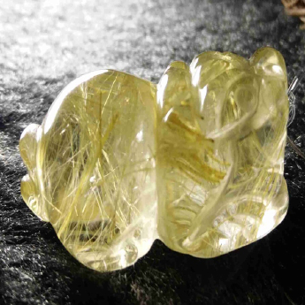 泰晶皮丘挂坠 规格25*12*10mm 重量 10.24克 编码 92202470
