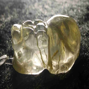 泰晶皮丘挂坠 规格25*15*11mm 重量 6.76克 编码 92202487
