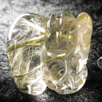 泰晶皮丘挂坠 规格21*18*14mm 重量 11.59克 编码 92202500