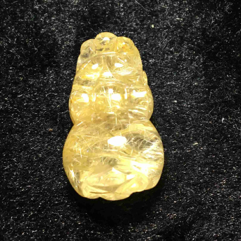 泰晶皮丘挂坠 规格26*17*12mm 重量 8.34克 编码 92202501
