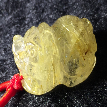 泰晶皮丘挂坠 规格/mm 重量 16.03克 编码 92202509