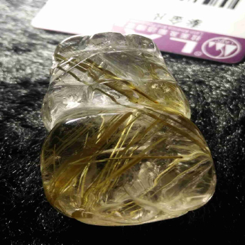 泰晶皮丘挂坠 规格31*16*14mm 重量 13.04克 编码 92202510