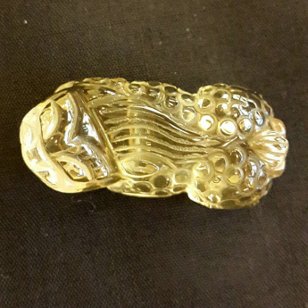 黄晶皮丘挂坠 规格37.5*16*16mm 重量 11.29克 编码 64000153