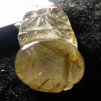 泰晶皮丘挂坠 规格31*17*14mm 重量 12.64克 编码 92202530