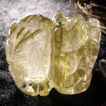 泰晶皮丘挂坠 规格3.9×2.25×1.9mm 重量 27.82克 编码 92202543