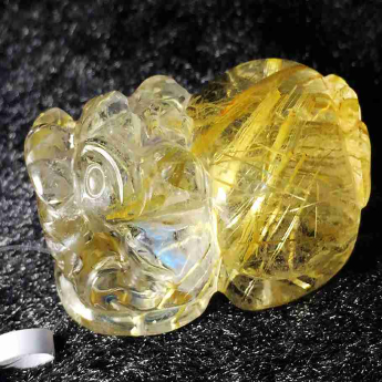 泰晶皮丘挂坠 规格3.6×2.2×1.65mm 重量 21.91克 编码 92202553