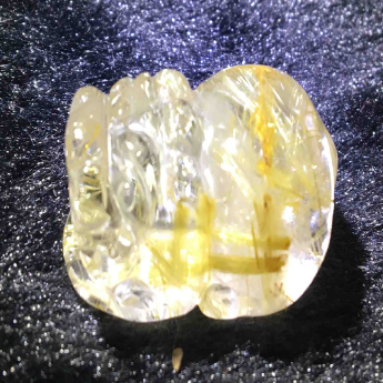 泰晶皮丘挂坠 规格30*21*15*mm 重量 14.98克 编码 92202554