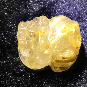 泰晶皮丘挂坠 规格29*19*15.5mm 重量 14.07克 编码 92202582